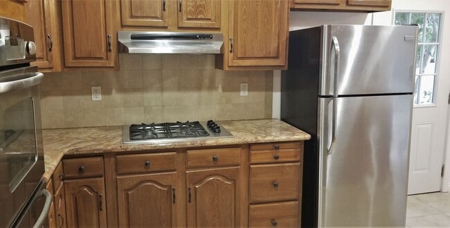 Building Photo - Amazing 2-Story 4 Bdr 3 Bath Family Home i...