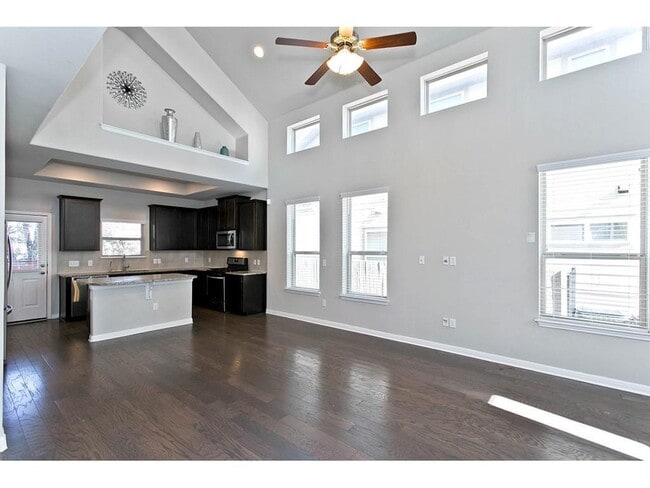 Building Photo - 9802 Tanglemede St