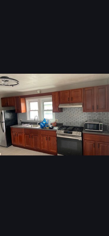 Building Photo - 52 Hilton St