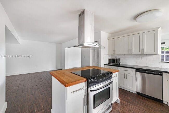 Building Photo - 6768 SW 104th Ave