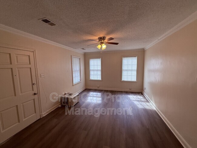 Building Photo - 2668 Browning Ave