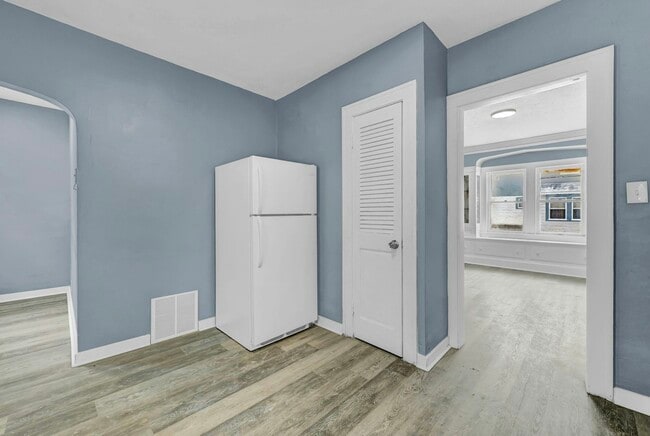 Building Photo - 3658 E 138th St