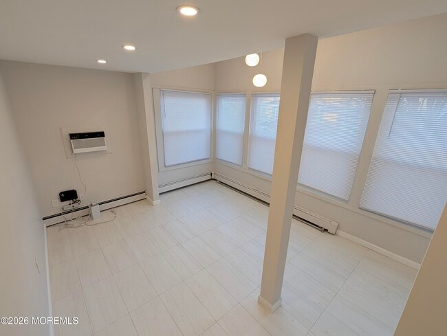 Building Photo - 106 Wallace St