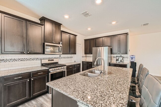 Building Photo - Convenient to Lackland!