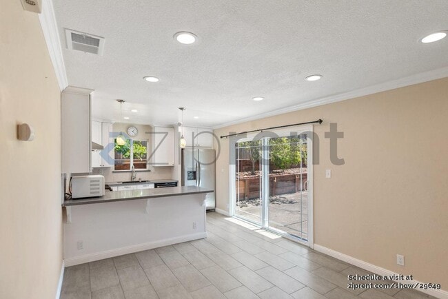 Building Photo - 2815 Draper St