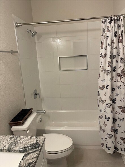 Building Photo - 11931 Lakeview Manor Dr