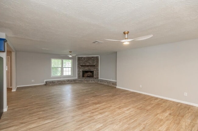 Building Photo - 311 Pinemont Dr