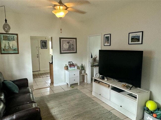 Building Photo - 310 21st Ave S