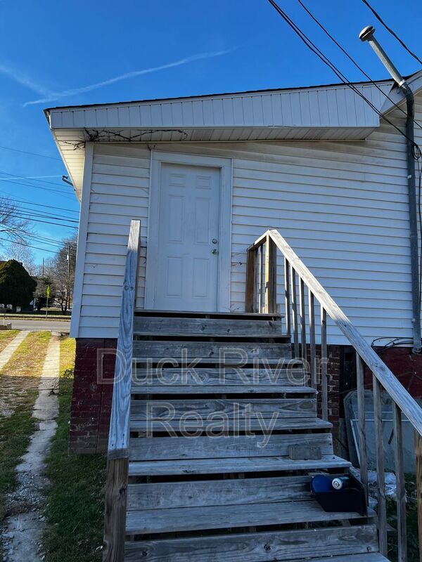 Building Photo - 1419 Highland Ave