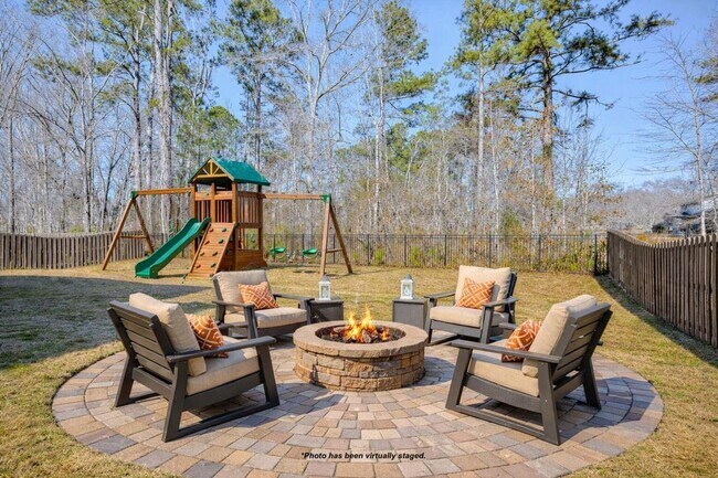 Building Photo - 565 River Oaks Ln