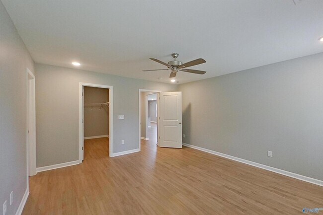 Building Photo - 664 June St