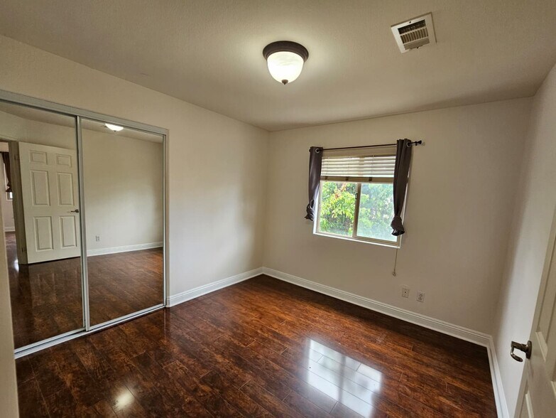 Building Photo - 774 Ada St