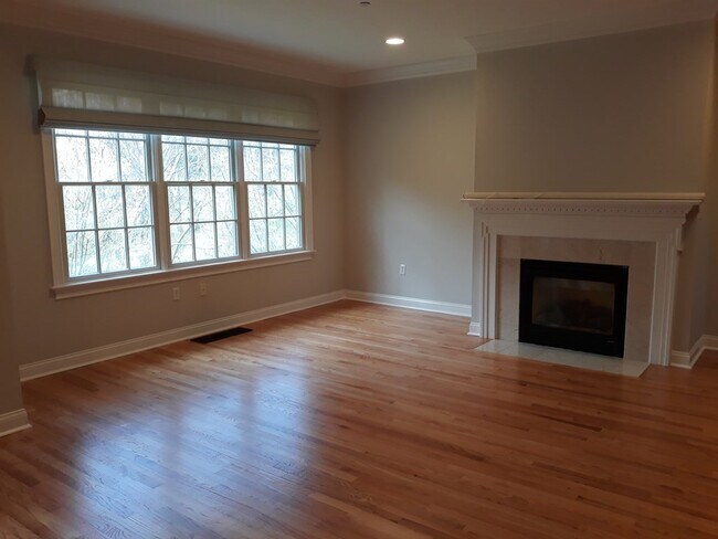 Building Photo - 344 Boylston St