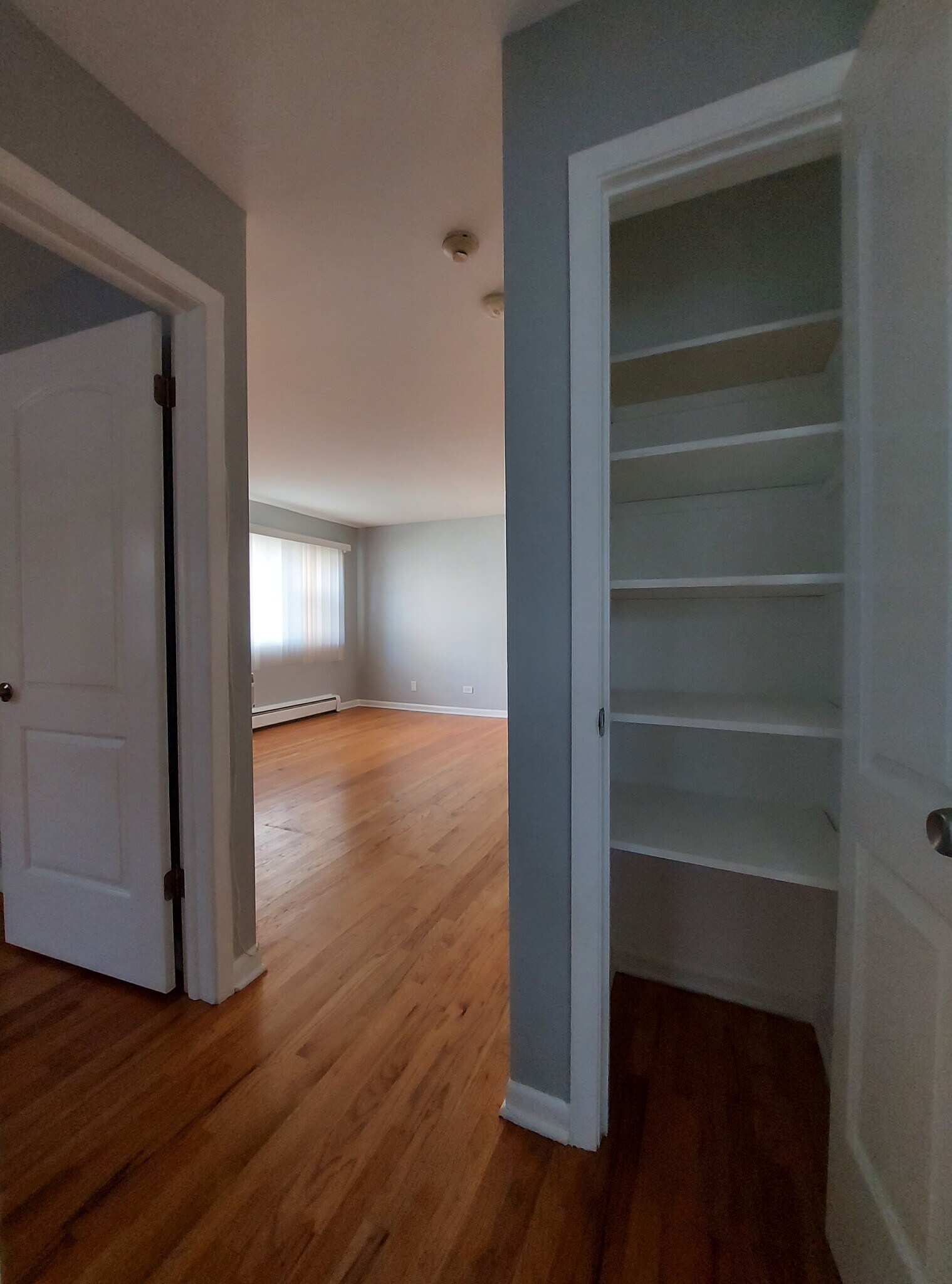 Building Photo - 320 Beach Ave