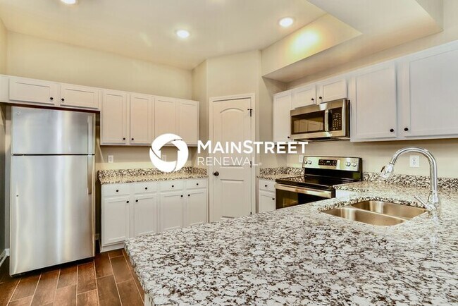 Building Photo - 3 Bedroom Pet-Friendly Home in Jeffersonville, IN with Main Street Renewal