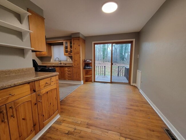 Building Photo - 137 Rosemont Dr