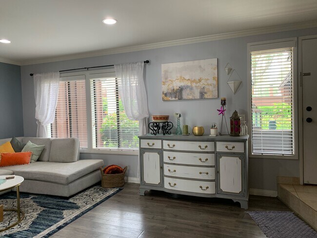 Building Photo - 1563 Stonewood Ct