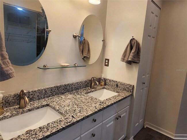 Building Photo - 6503 Fairway Gardens Dr