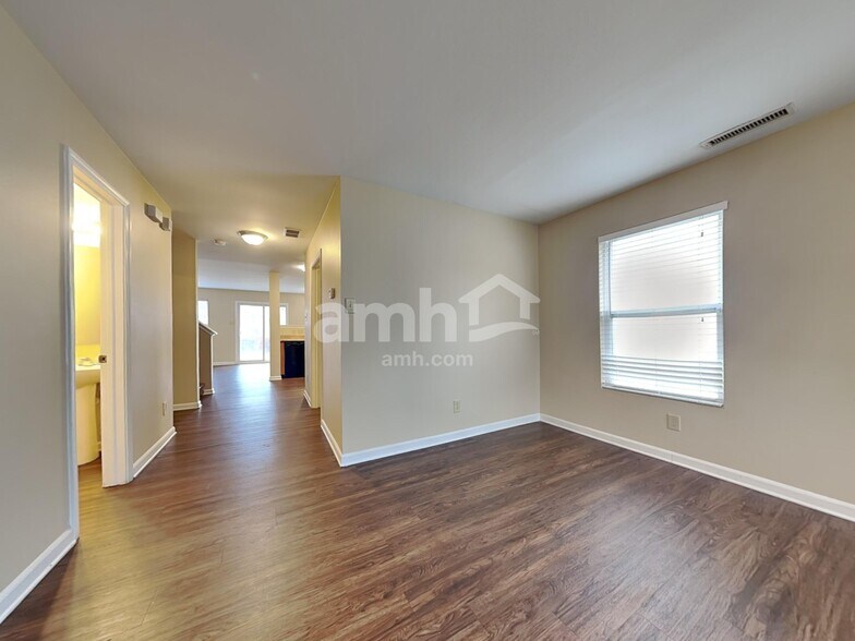 Building Photo - 911 Swearngan Ridge Ct