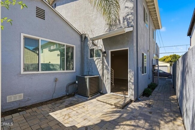 Building Photo - 6721 1/2 Vineland Avenue Unit