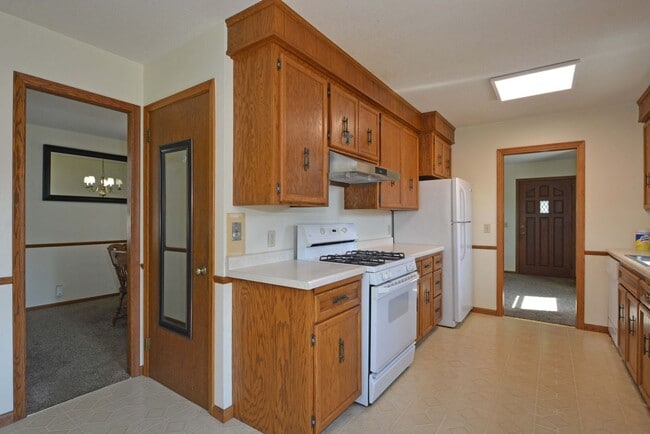 Building Photo - Spacious 3 bed, 2 bath rental in Bloomingt...