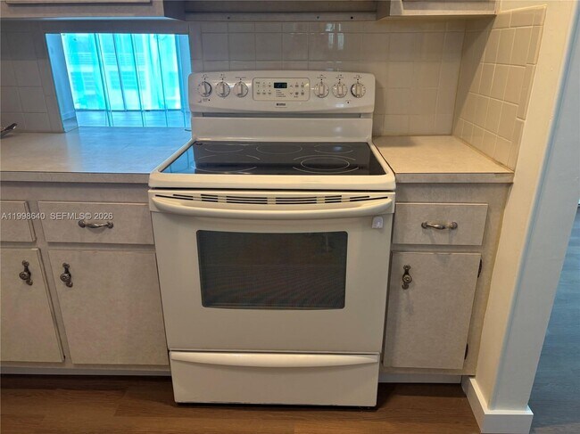 Building Photo - 200 Ashbury Rd