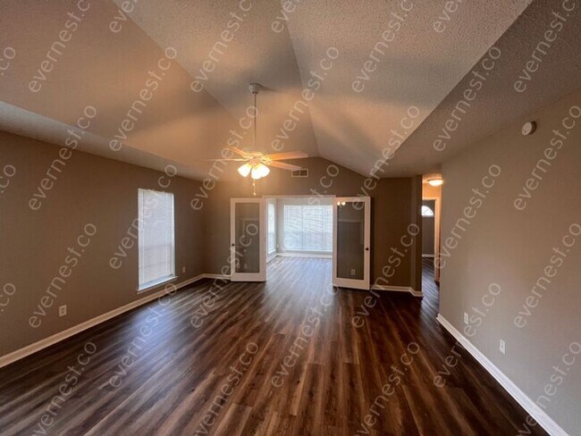 Building Photo - 3985 Fernway Dr