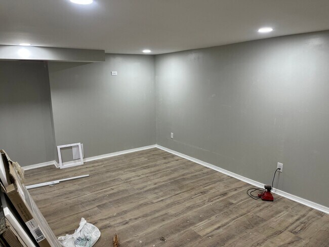 Building Photo - 7902 S Cameron Ln