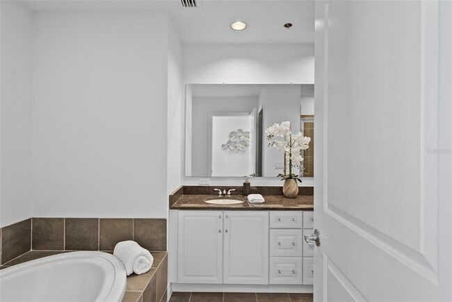 Building Photo - 449 S 12th St