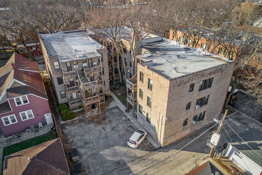 Building Photo - 4949 N Oakley Ave