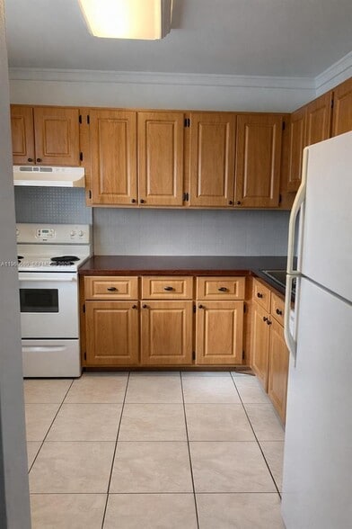 Building Photo - 7703 Camino Real