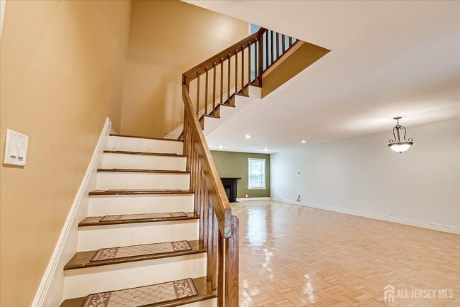 Building Photo - 3902 Springbrook Dr