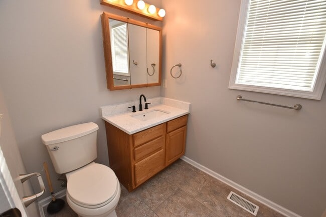 Building Photo - PHM Schools!  4 bedroom 3 bath Home in Gra...