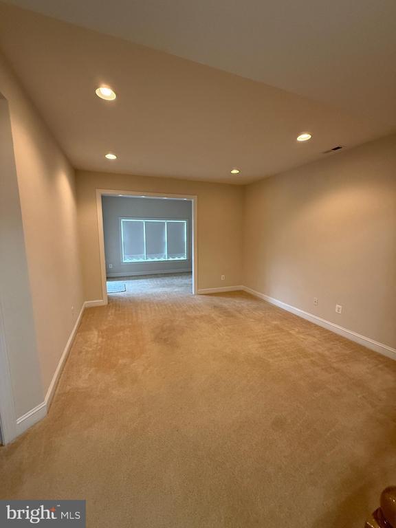 Building Photo - 3680 Chippendale Cir