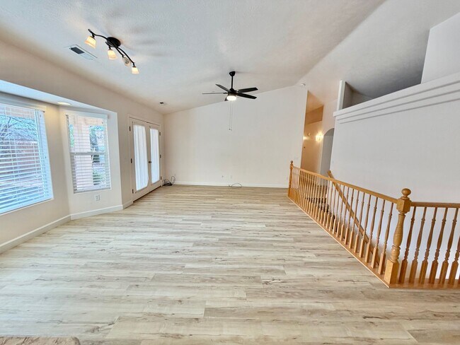 Building Photo - 498 N 300 W