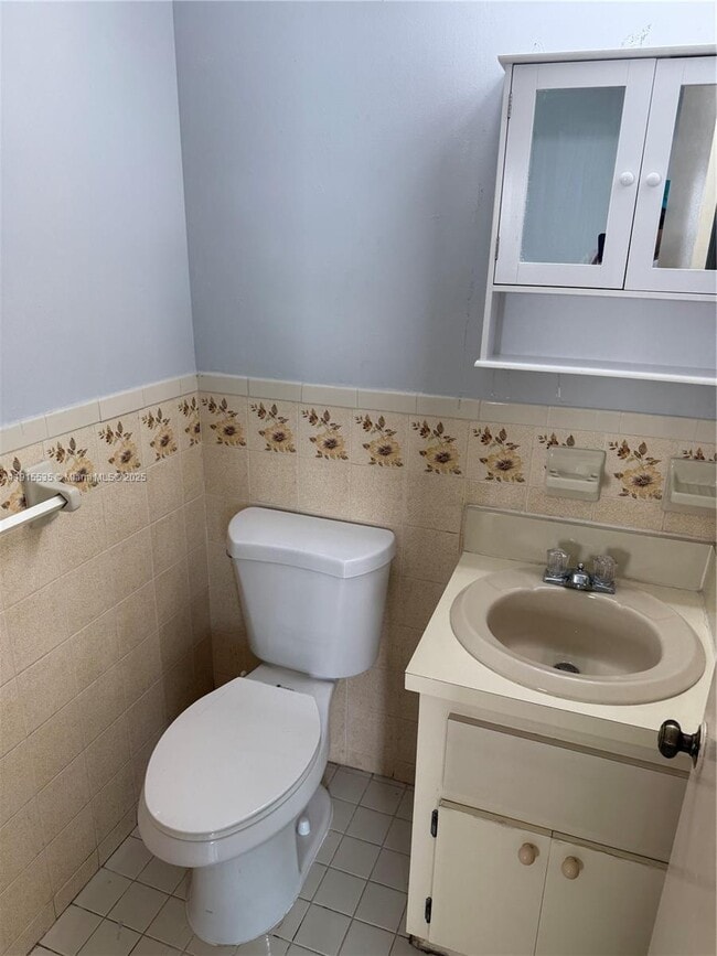 Building Photo - 7915 Harding Ave