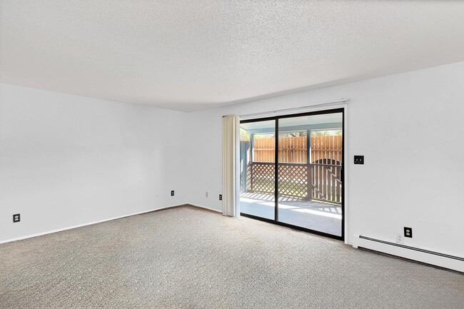 Building Photo - 2 Bedroom Condo near CMU