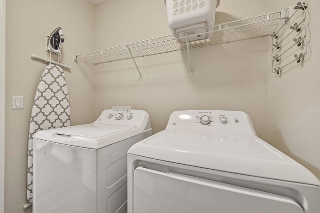 Building Photo - Furnished 3-Bedroom Home in Southwest Bend with Yard Care Included