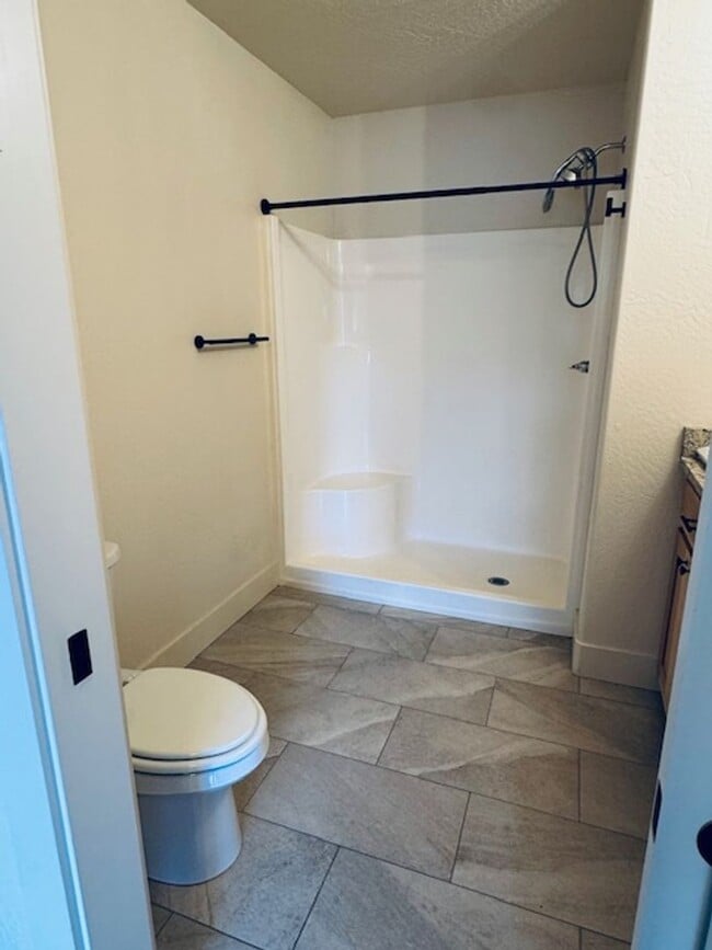 Building Photo - BM2613