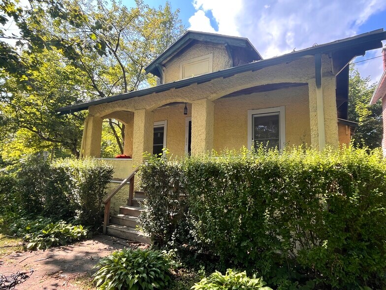 Building Photo - 204 W Yates St