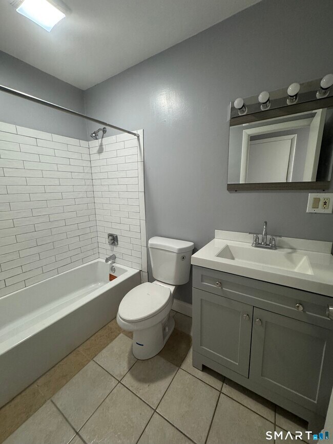 Building Photo - 32 Platt St