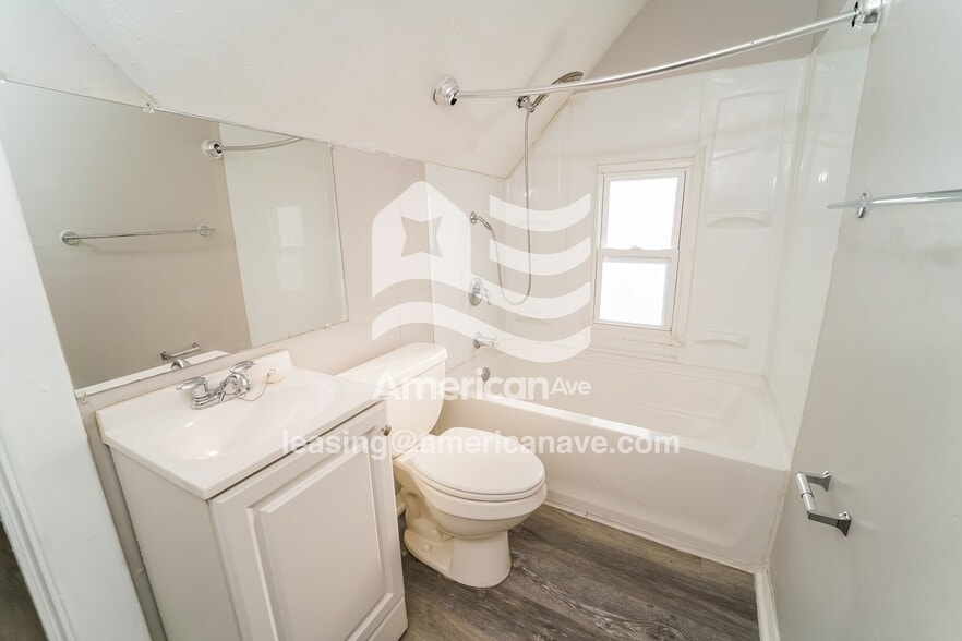 Building Photo - 1715 Albert St