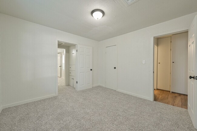 Building Photo - 3732 NW 26th St