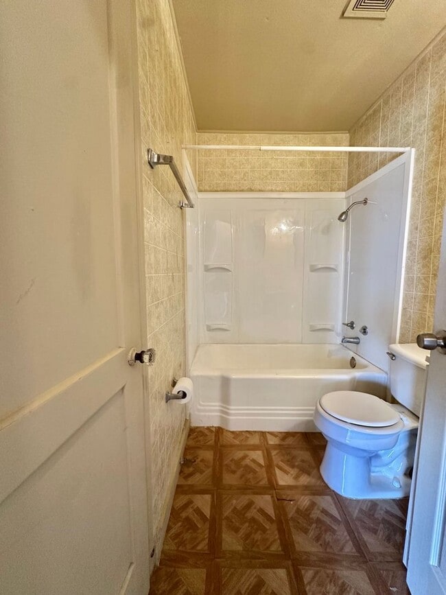 Building Photo - COMING FEBRUARY 2026 - Centrally Located 2-Bedroom Home!