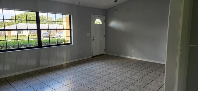 Building Photo - 10 Teak Run