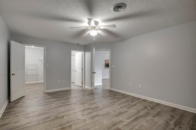 Building Photo - 103 Pinewood Dr