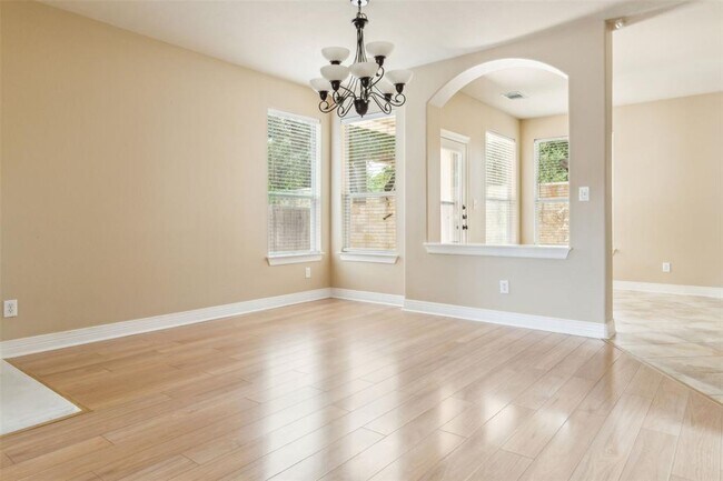Building Photo - 15528 Interlachen Dr