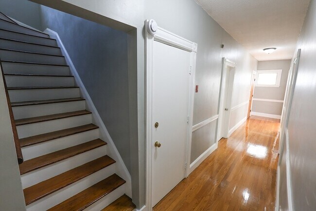 Building Photo - 129 Draper St