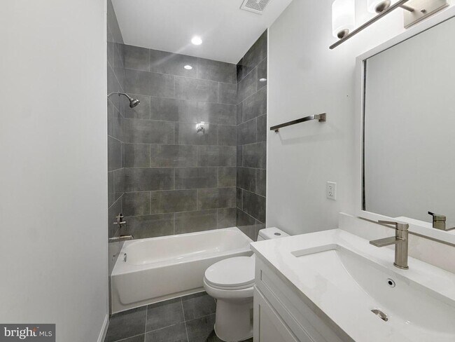 Building Photo - 2322 Shannon Pl SE