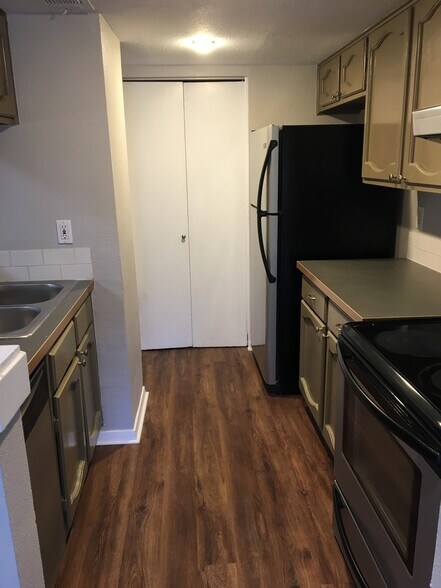 Building Photo - 1714 CINNAMON PATH